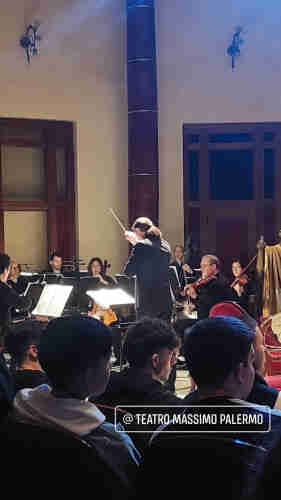 Elia Andrea Corazza conducting the orchestra of the Teatro Massimo in Palermo