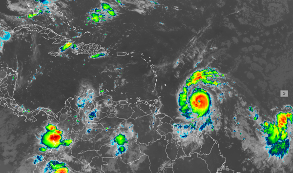 Satellite GOES-16 IR image of Hurricane Beryl and its surroundings. The eye is clearly visible.