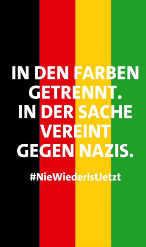 Eine Farbenreihe Schwarz - Rot - Gelb -Grün, darauf die Schrift: In den Farben getrennt, in der Sache vereint. Gegen Nazis. #Niewiederistjetzt 
