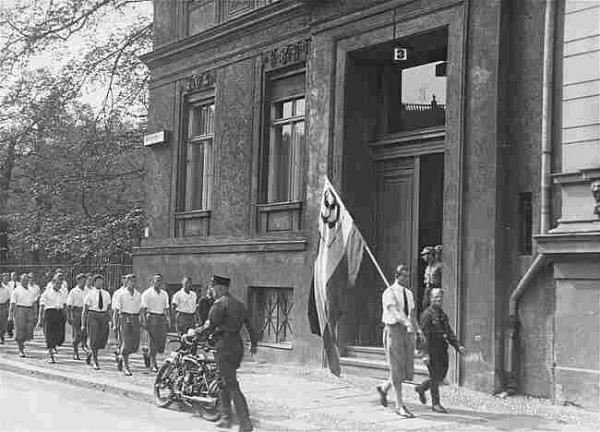 Students of the Deutsche Studentenschaft, organized by the Nazi party, parade in front of the Institute for Sexual Research on Beethovenstraße, Berlin, on 6 May 1933