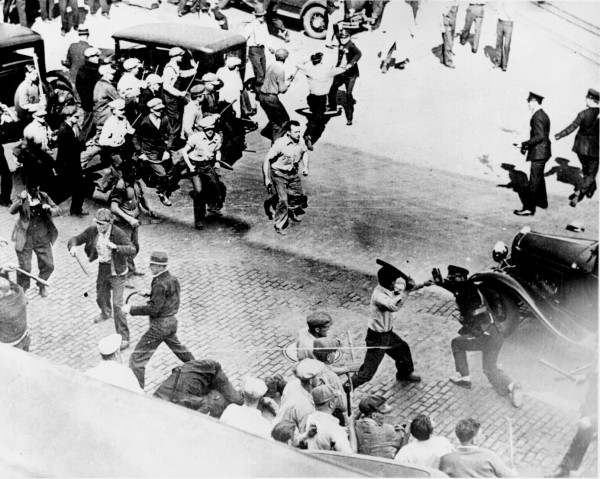 Open battle between striking teamsters armed with pipes and the police in the streets of Minneapolis. By Photographer not credited - This tag does not indicate the copyright status of the attached work. A normal copyright tag is still required. See Commons:Licensing., Public Domain, https://commons.wikimedia.org/w/index.php?curid=250961