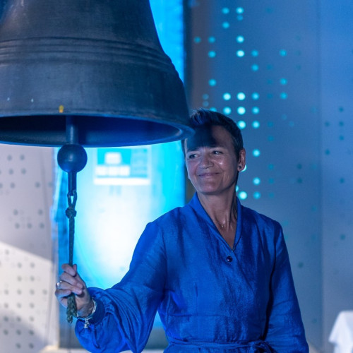 Commissioner Vestager launches Destination Earth project in Finland by ringing the bell 

