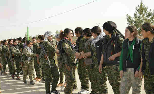 Women's Protection Units in November 2014. By Kurdishstruggle - https://www.flickr.com/photos/kurdishstruggle/15738289385/in/photolist-qJWbGS-pQ83YY-q7khMn-qJv8Lp-q28KzN-r7Gfyx-YecFaM-tGKPXK-q9wap8-pYJR7Z-tcYkak-r8kDjo-ptX28u-rkGvNp-s3QJL1-pQrqM6-rhPcsv-isT2ix-iw62Fq-siKNam-m4iJbe-qG2AAL-pPmRUZ-reho5n-pLBoNi-pxztKV-pnp2Td-YFHBjP-pQqZVn-DNnULf-qvuJ2R-ppUY8S-qMUPGf-qsWHLu-qhqjN9-wnGSv5-pRwDpx-pNckX8-qLApu6-pr3whq-qrymr6-pzYtvN-ivTpju-vfBMK3-qKakb3-pastQh-iKxRFa-r4gehy-qp2qH8-ZWoysA/, CC BY 2.0, https://commons.wikimedia.org/w/index.php?curid=64681458
