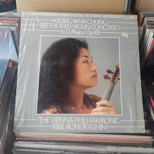 Album cover features a photo of Kyung-Wha Chung holding a violin and looking to the right side.