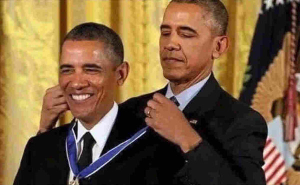 Obama giving a medal to himself meme