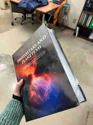 An absolutely huge book that I can barely hold in one hand. The cover reads “protostars and planets VII”. 