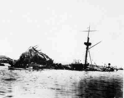 The sunken Maine in Havana harbor, with only portions still visible above the water’s surface. By http://teachpol.tcnj.edu/amer_pol_hist/thumbnail243.html, Public Domain, https://commons.wikimedia.org/w/index.php?curid=294178