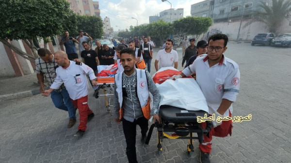 Bodies of 2 murdered Red Cresent ambulance staff being transferred to one of the last functioning care facilities in Rafah.