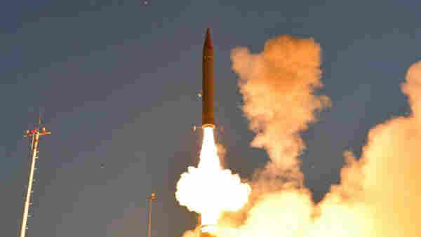 image of an ICBM lift off