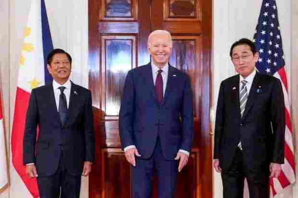 U.S. President Joe Biden (center) hosts Philippine President Ferdinand Marcos Jr. (left) and Japan Prime Minister Fumio Kishida for a trilateral summit at the White House, in Washington, April 11, 2024.