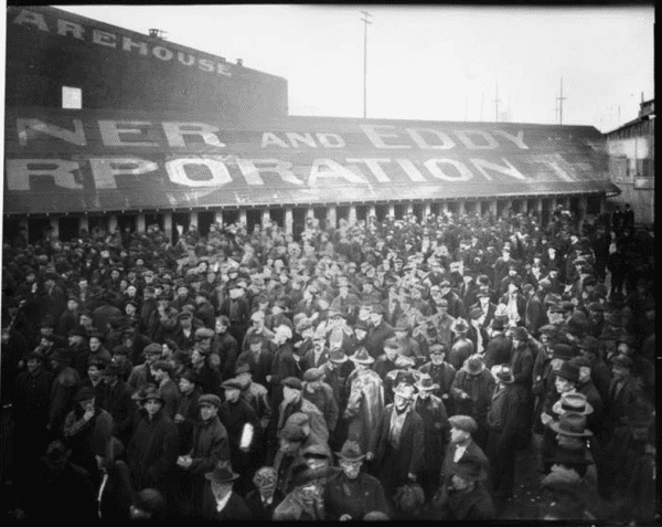 Huge crowd of Seattle shipyard workers leaving the shipyard after going on strike, 1919. By Webster &amp; Stevens - http://digitalcollections.lib.washington.edu/cdm/singleitem/collection/imlsmohai/id/11087/rec/16, Public Domain, https://commons.wikimedia.org/w/index.php?curid=72402734
