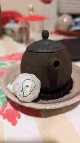 Shou Puerh mini and black pot.