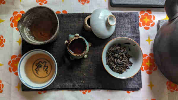Tea setup, gaiwan, cup, share cup.