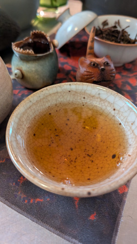 Black tea in a crackleware bowl.