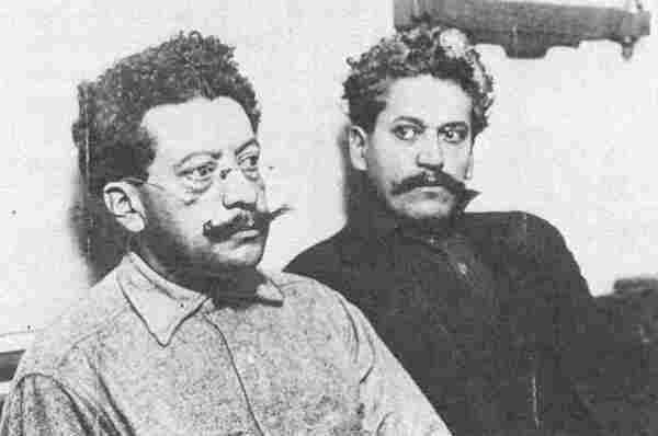 Brothers Ricardo (left) and Enrique Flores Magón (right) at the Los Angeles County Jail, 1917. By Unknown photographer - http://www.sandiegohistory.org/journal/80fall/revolutionimages.htm, Public Domain, https://commons.wikimedia.org/w/index.php?curid=255396
