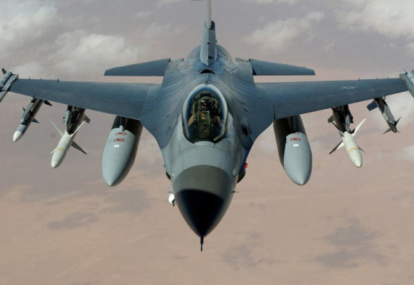 An F16 fighter jet in flight 