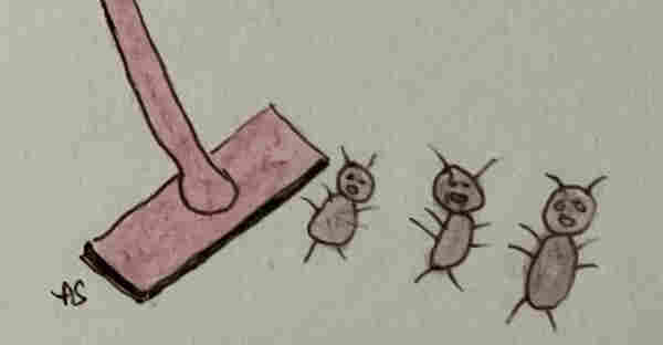3 Ameisen flüchten schreiend vor einem Staubsauger.