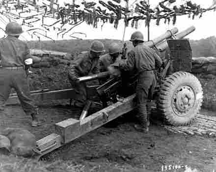 The 522nd Field Artillery Battalion fire 105mm shells in support of an infantry attack in Bruyères, France. By US Army Signal Corps - http://www.history.army.mil/html/topics/apam/100-442_photos.html, Public Domain, https://commons.wikimedia.org/w/index.php?curid=11119243