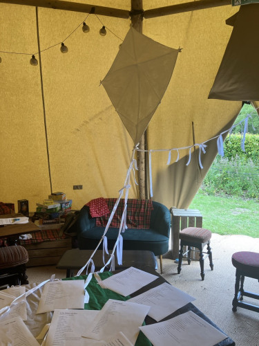 Kite in tent with king tail 