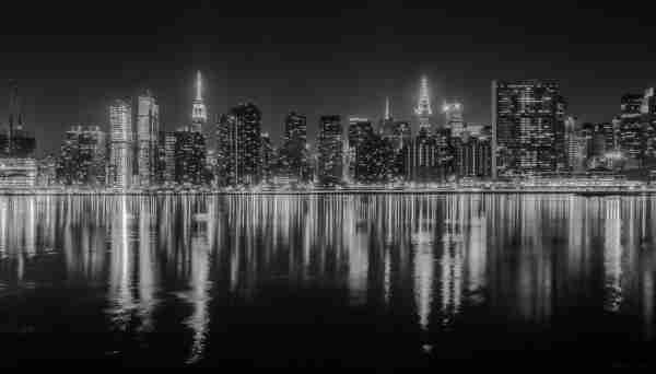 Skyline nocturno de Manhattan.