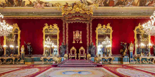 Photograph: Throne hall in the royal palace in Madrid
Source: https://www.patrimonionacional.es/en/node/1534