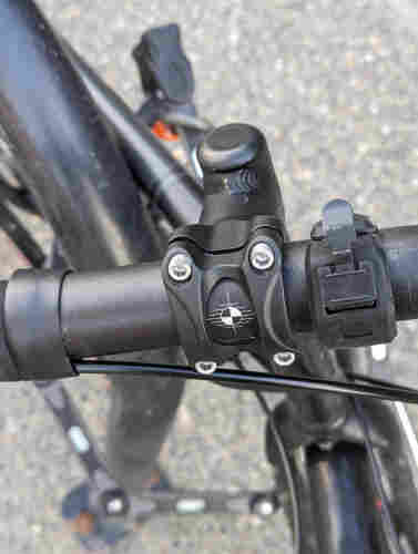 Handle bar tube clamp. Using 4 bolts to hold onto the handle bars firmly.