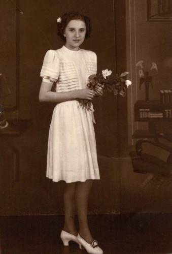 25 May 1929 | A Hungarian Jewish girl, Edit Spitzer, was born.  In July 1944 she was deported to Auschwitz and murdered in a gas chamber.