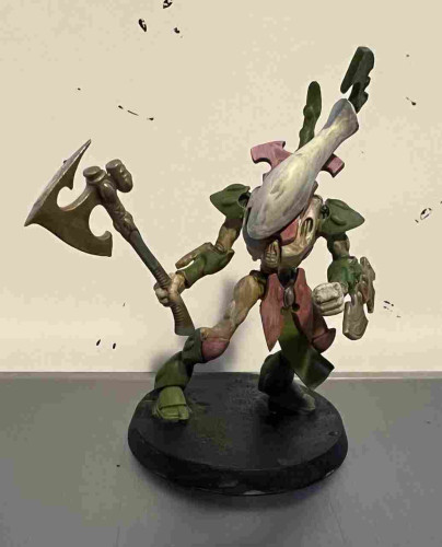 Warhammer 40K Miniature

Eldar Wraithguard. Axe and Shield. White, pink, and green. 