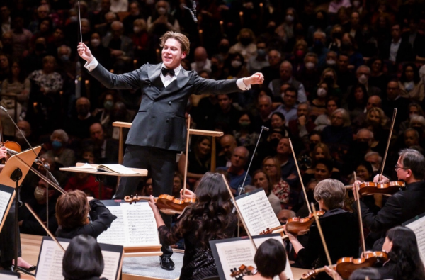 Mäkelä making his debut conducting the New York Philharmonic in December 2022
