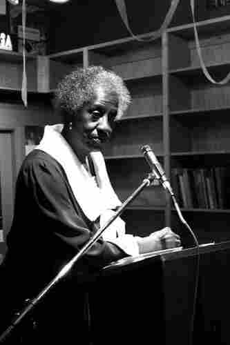 Unita Blackwell, at a podium, as Mayor. By William Patrick Butler - originally posted to Flickr as Unita Blackwell, CC BY 2.0, https://commons.wikimedia.org/w/index.php?curid=4571427