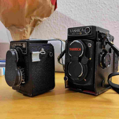 A Lubitel 166U camera (ca. 1990) on the left beside a Yashica Mat 124G (ca. 1980).