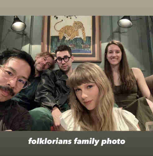folklorians family photo (2021)
