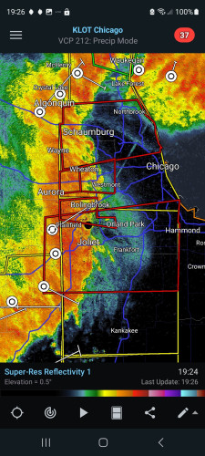 Incoming tornado warning for Chicago